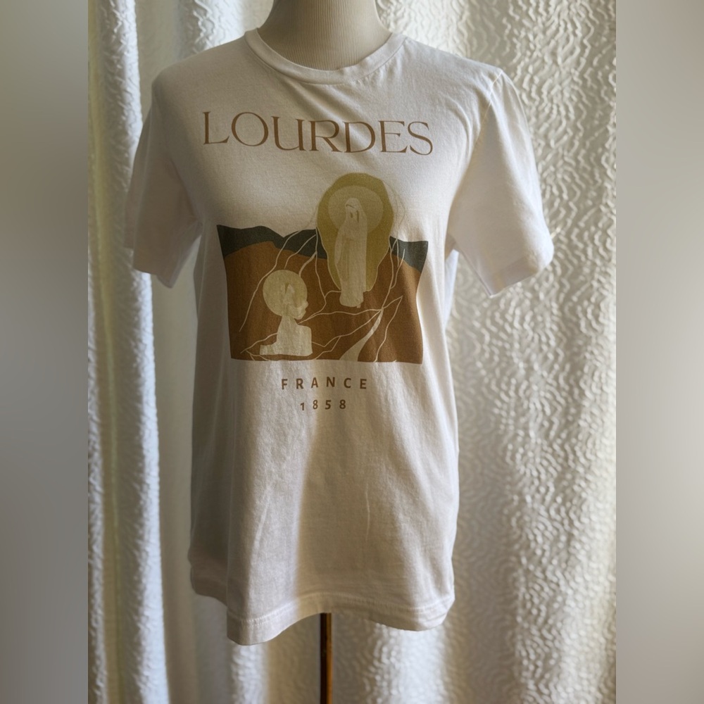 🤍 “Lourdes, France 1858” Graphic Tee – Bella+Canvas (Size M)